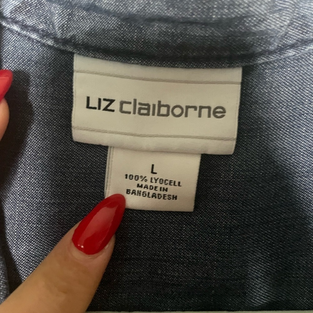 Liz Claiborne women's long-sleeve chambray button-down shirt.Size Large - Picture 7 of 11